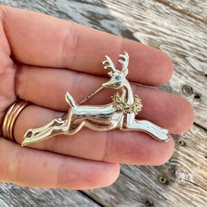 Vintage Jewelry Silver Tone Reindeer brooch pin Christmas jewelry